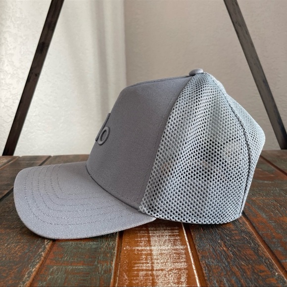 Alo Yoga District Trucker Hat - Picture 3 of 9